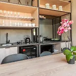 Charming Corner Unit At The Harri In The East City