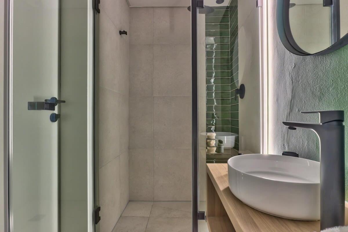 Charming Corner Unit At The Harri In The East