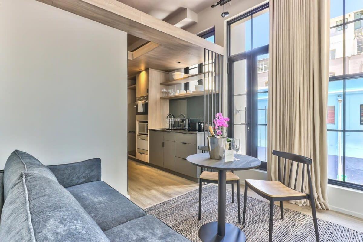 Charming Corner Unit At The Harri In The East