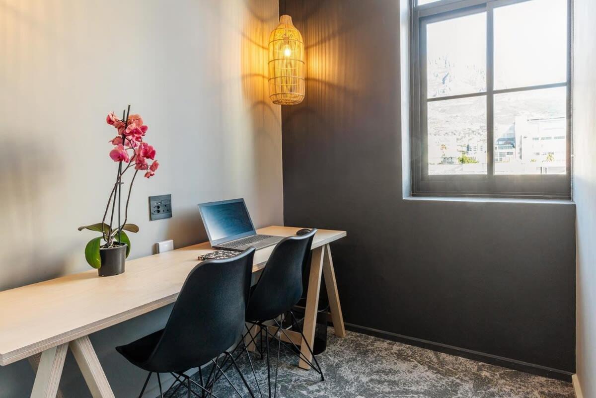 Apartment Charming Corner Unit At The Harri In The East *