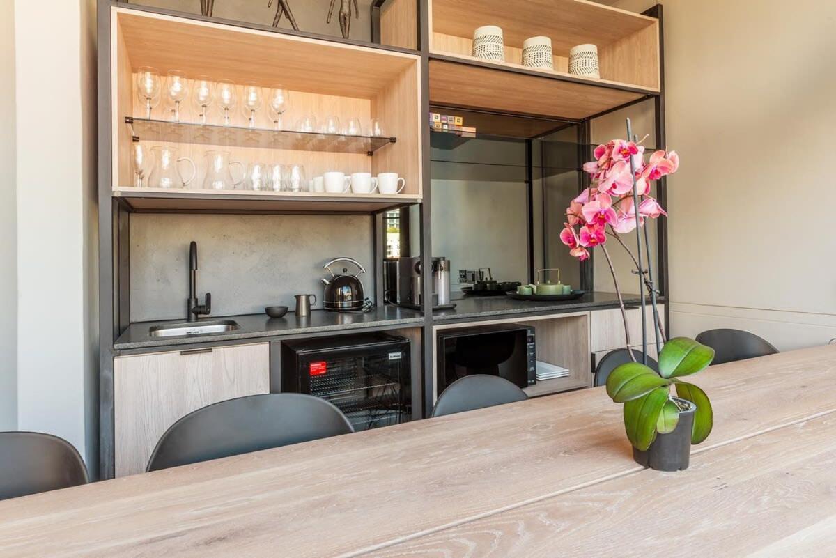 Charming Corner Unit At The Harri In The East Apartment *